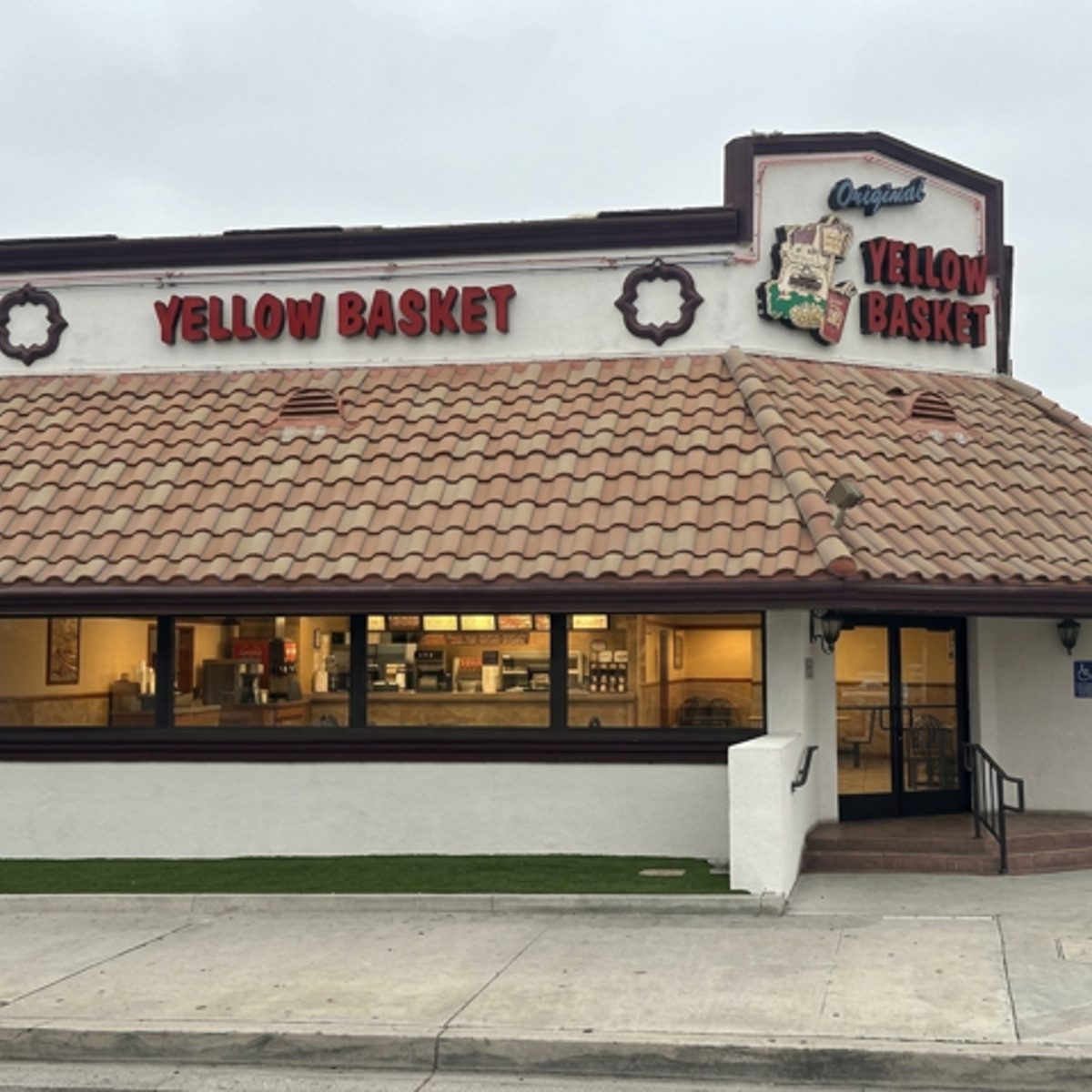 Visit Yellow Basket Restaurant in Santa Ana Today